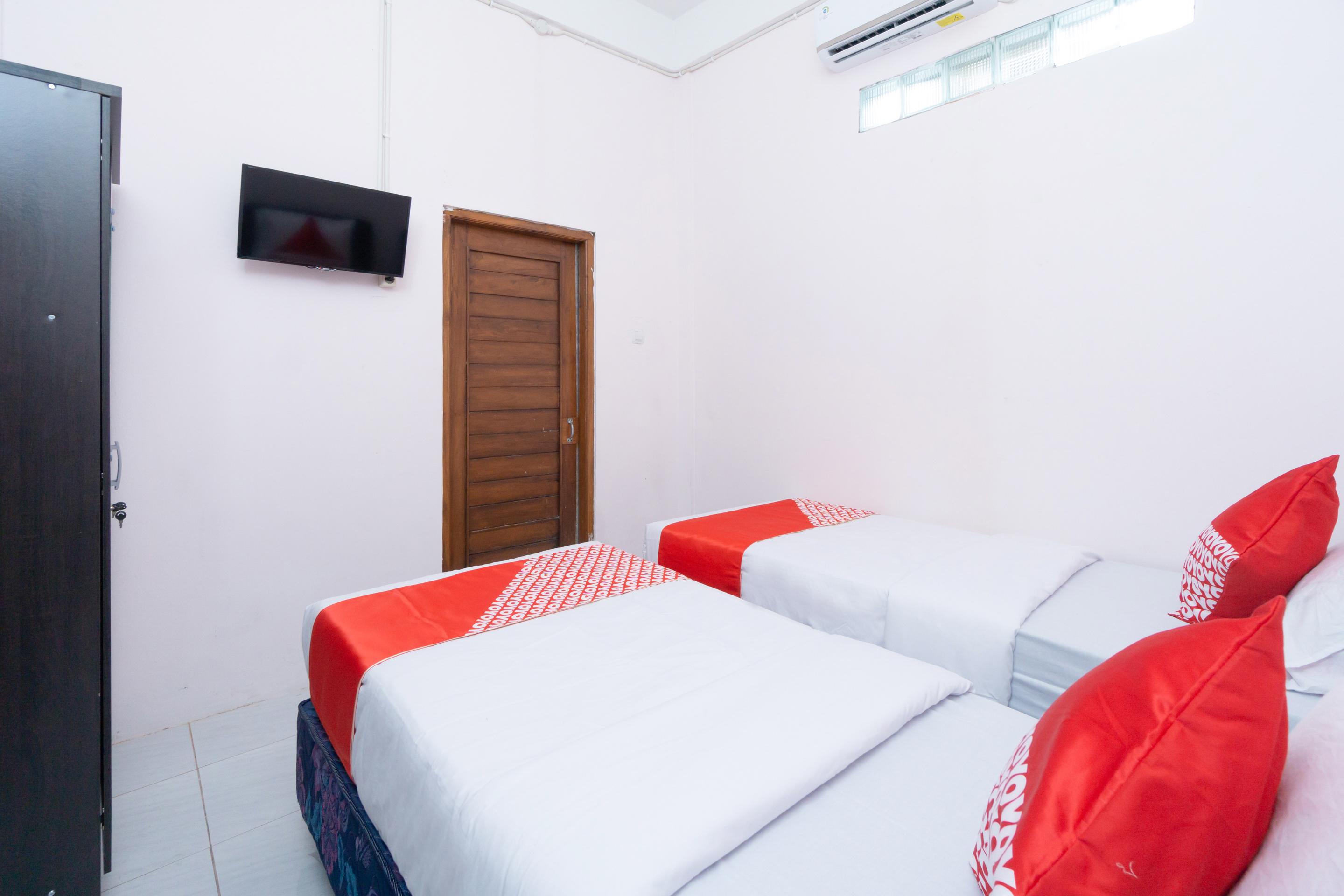 OYO 3006 Falisha Homestay Syariah Ngabean Luaran gambar