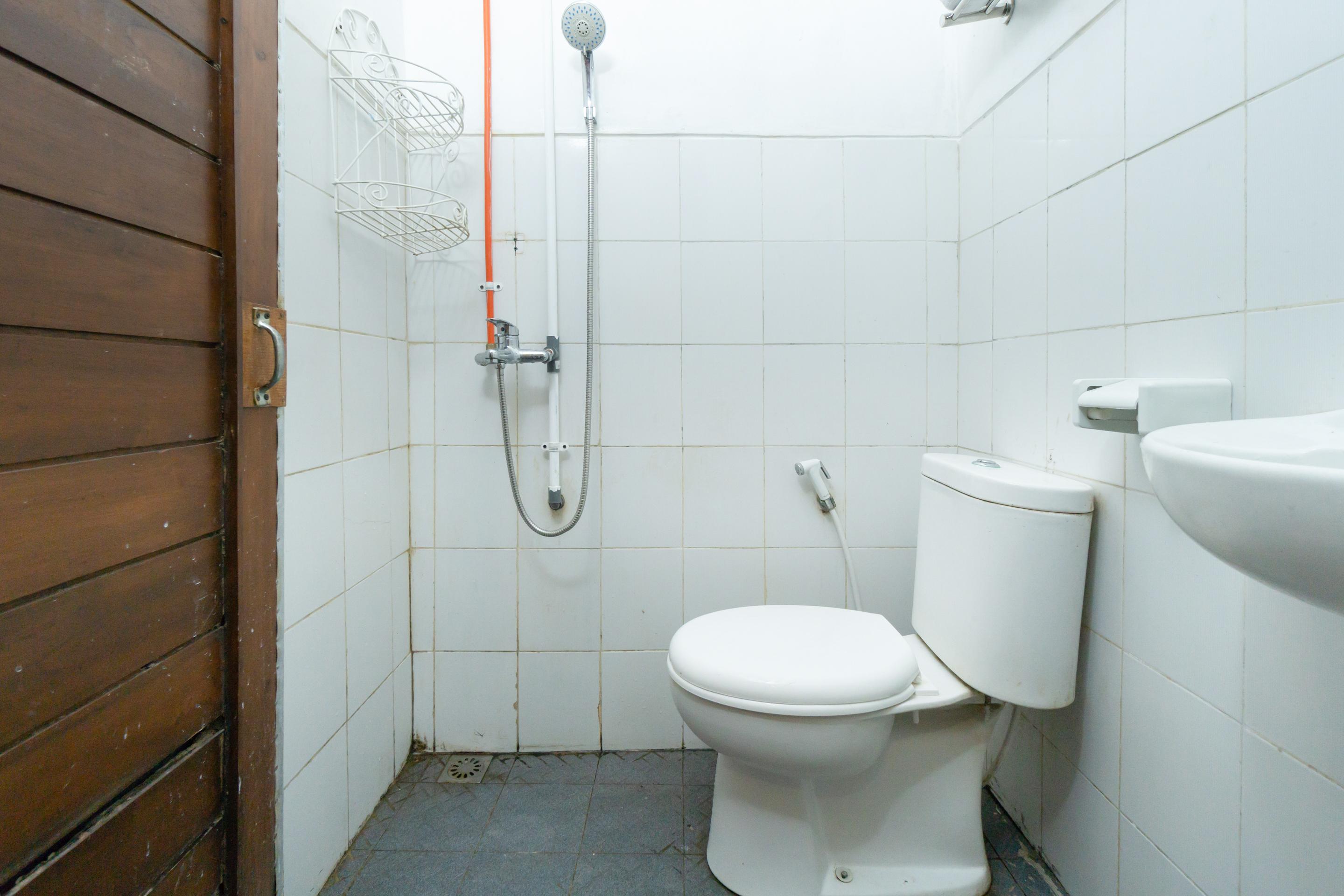 OYO 3006 Falisha Homestay Syariah Ngabean Luaran gambar
