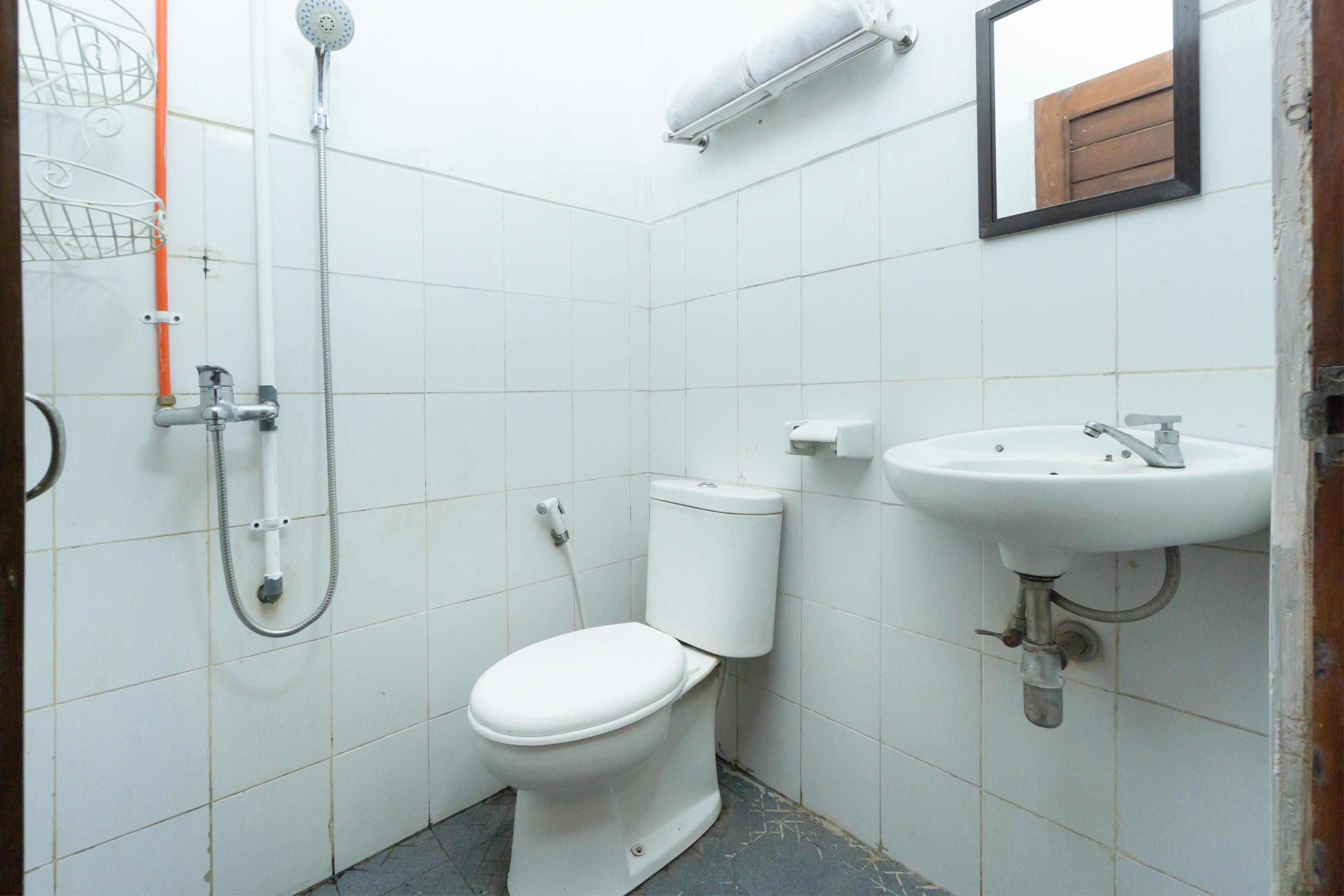 OYO 3006 Falisha Homestay Syariah Ngabean Luaran gambar
