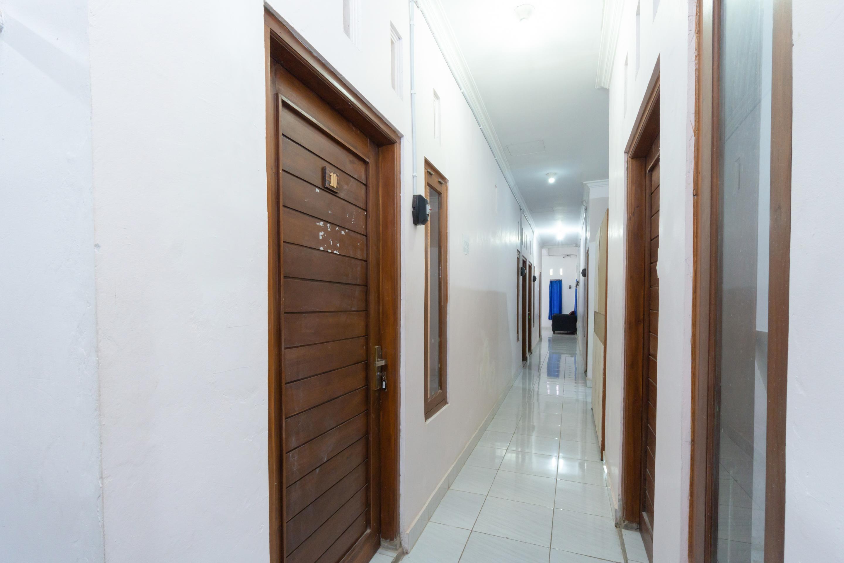 OYO 3006 Falisha Homestay Syariah Ngabean Luaran gambar