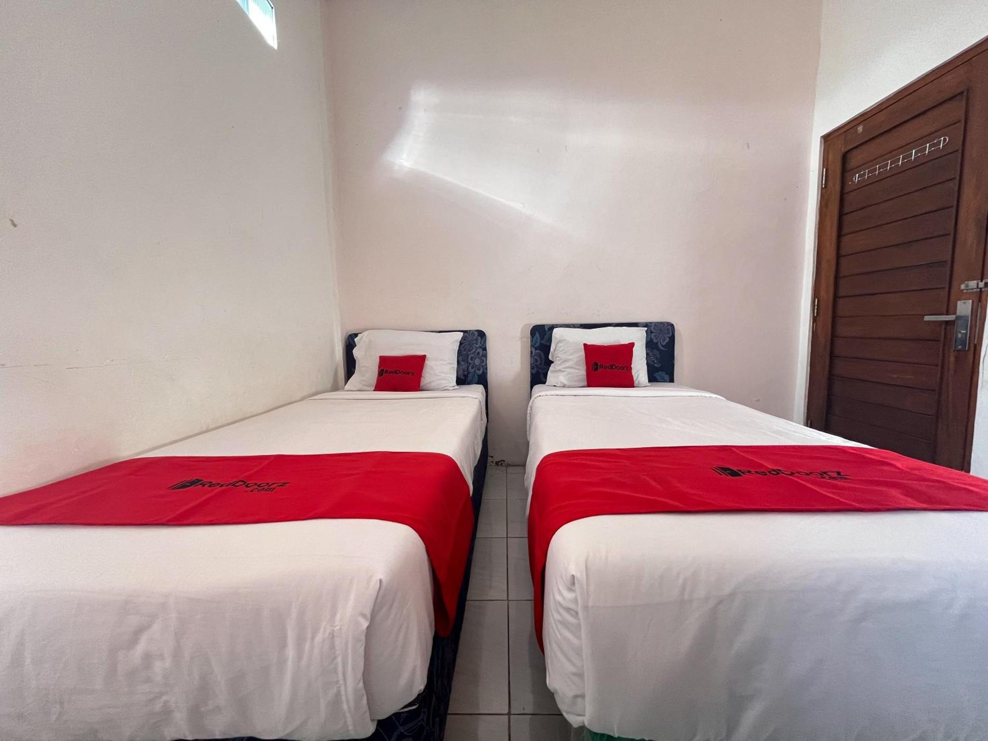 OYO 3006 Falisha Homestay Syariah Ngabean Luaran gambar