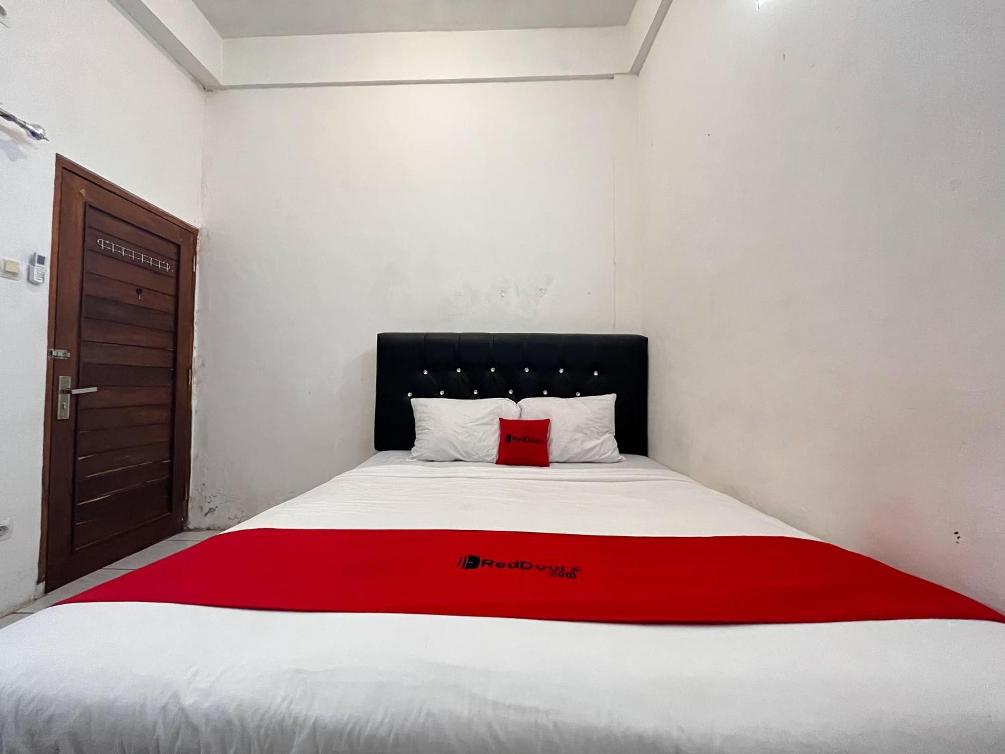OYO 3006 Falisha Homestay Syariah Ngabean Luaran gambar