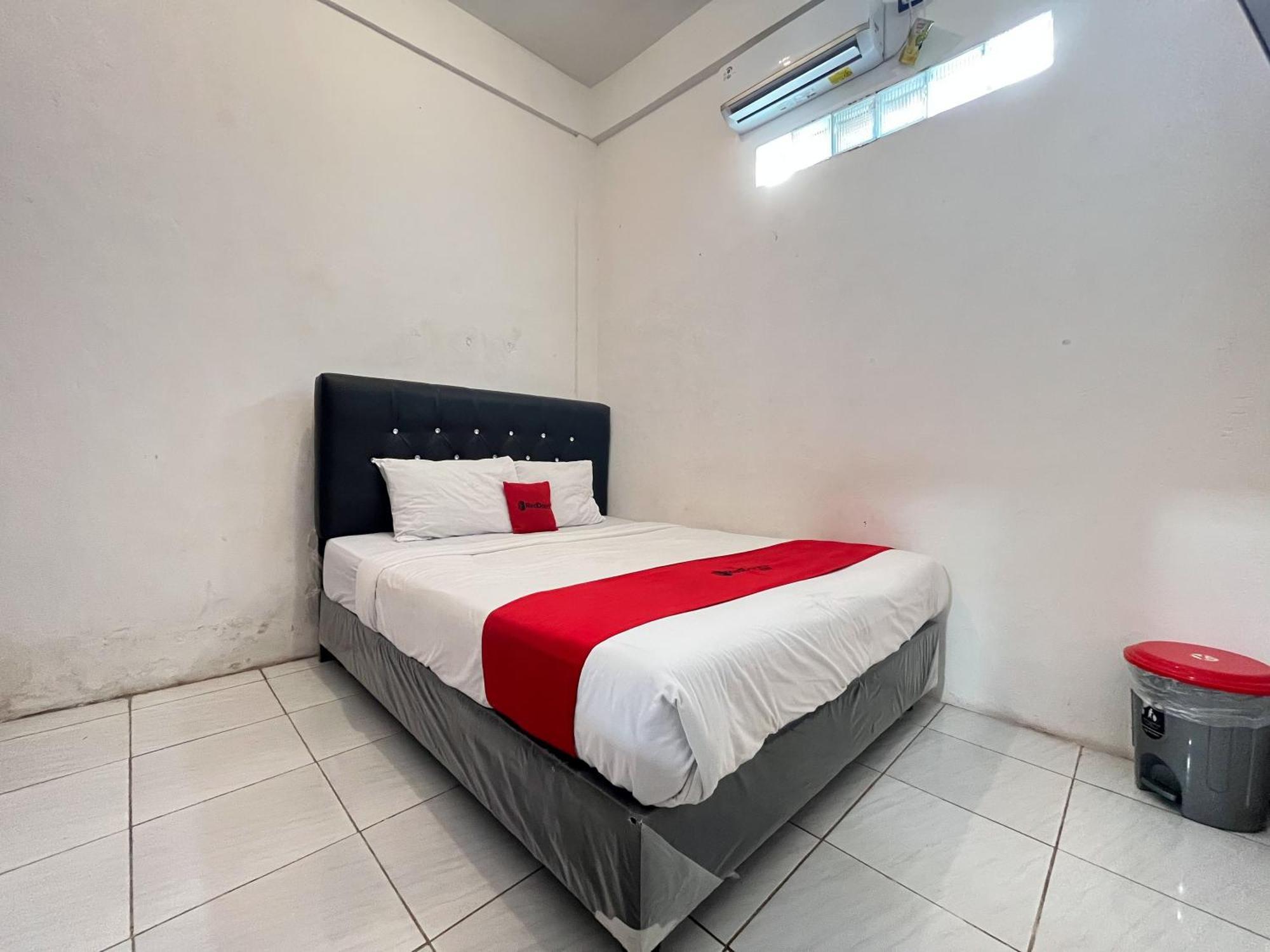 OYO 3006 Falisha Homestay Syariah Ngabean Luaran gambar