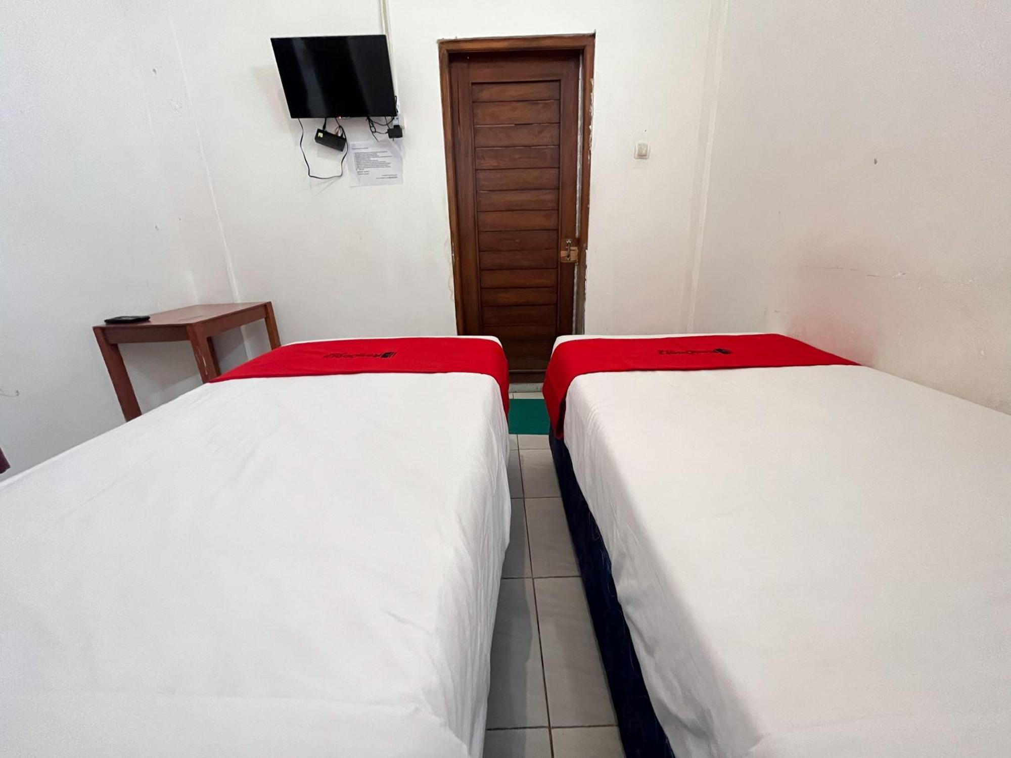 OYO 3006 Falisha Homestay Syariah Ngabean Luaran gambar