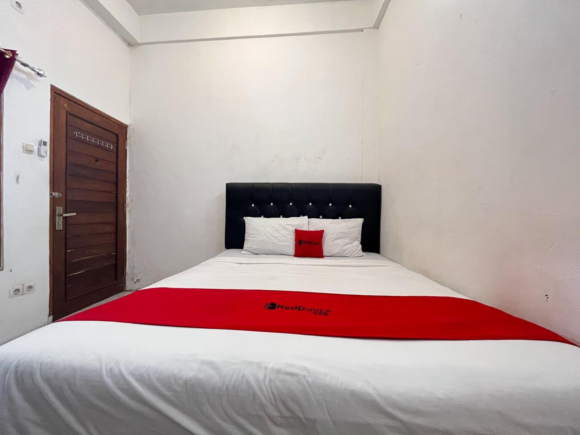 OYO 3006 Falisha Homestay Syariah Ngabean Luaran gambar