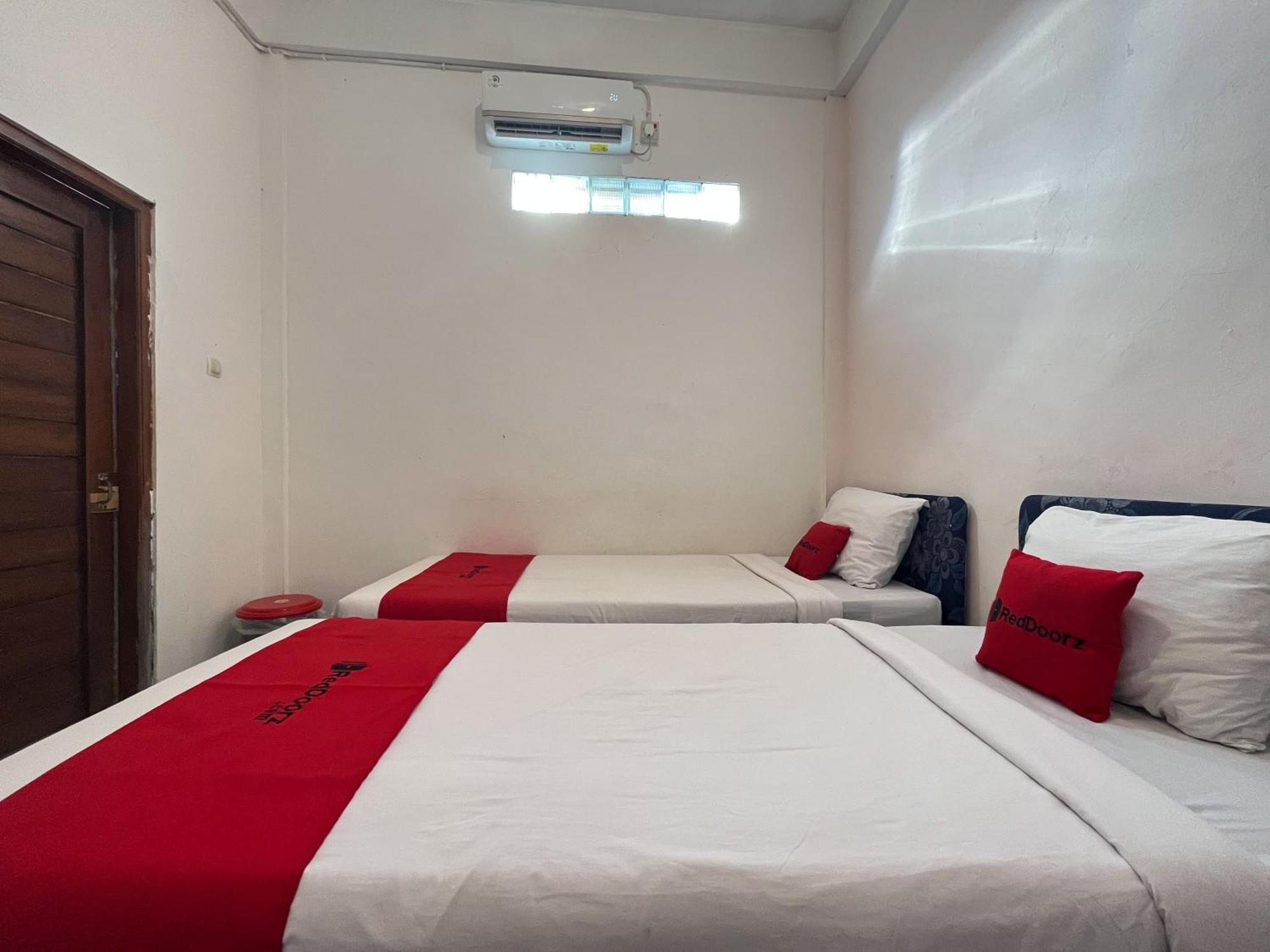 OYO 3006 Falisha Homestay Syariah Ngabean Luaran gambar