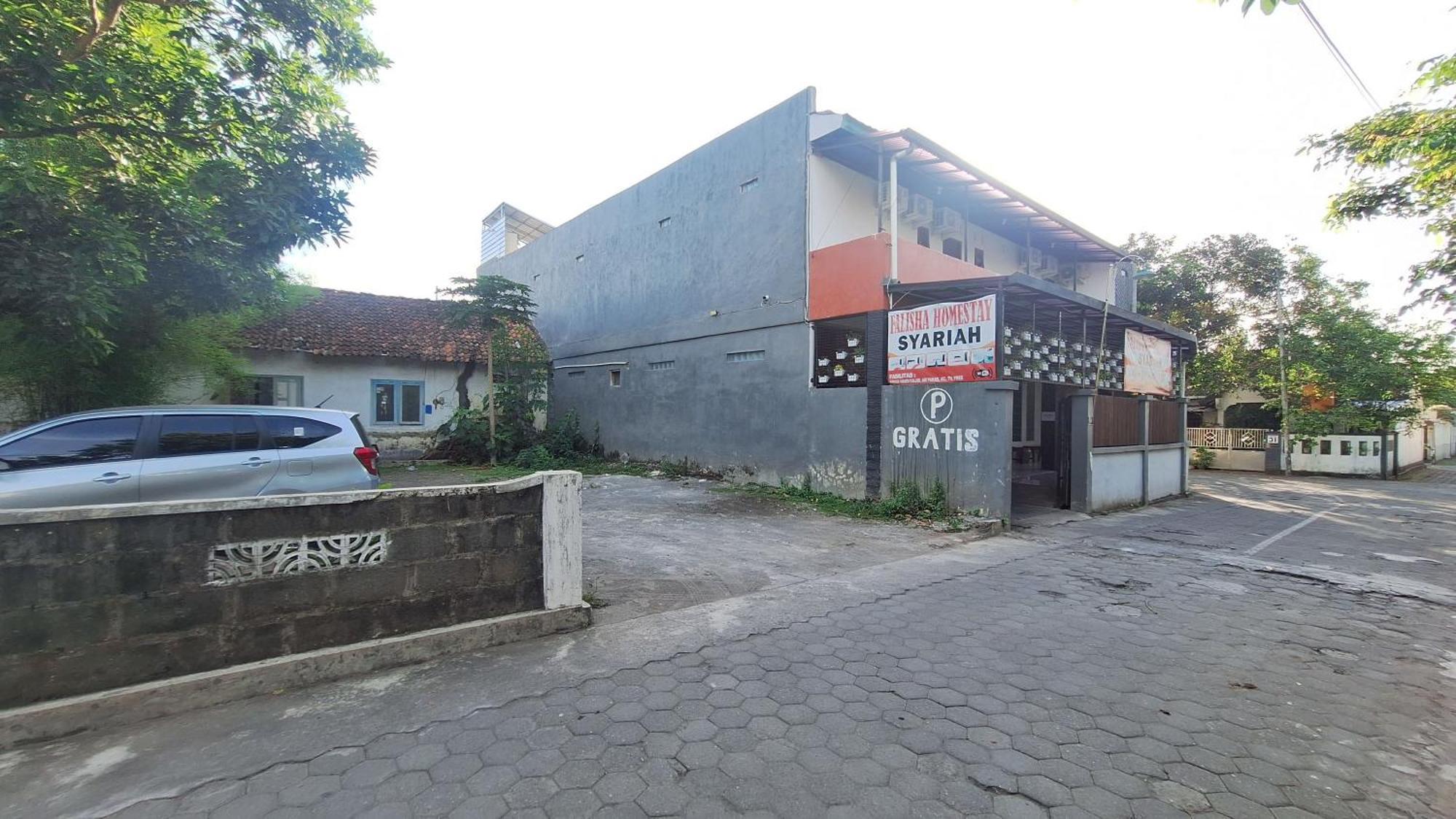 OYO 3006 Falisha Homestay Syariah Ngabean Luaran gambar