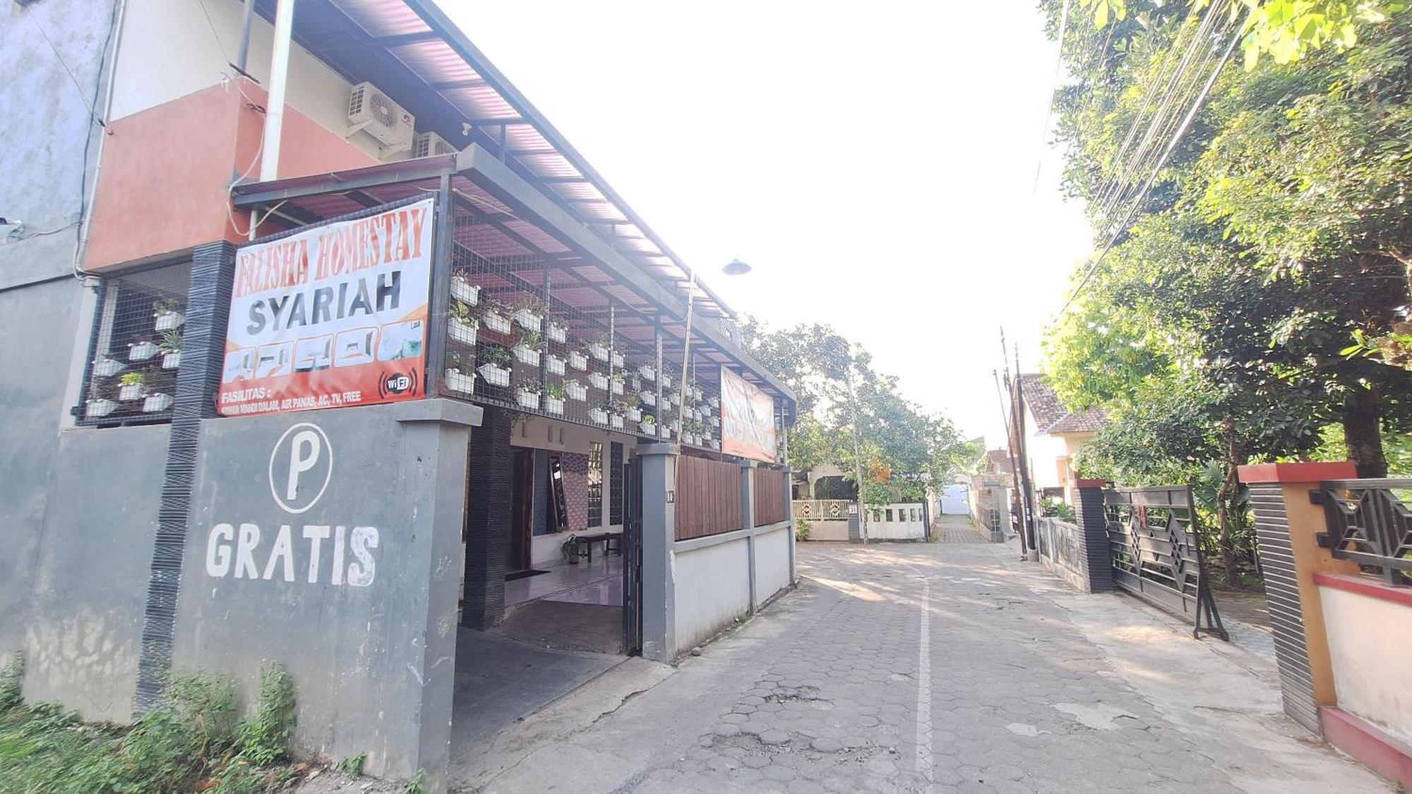 OYO 3006 Falisha Homestay Syariah Ngabean Luaran gambar